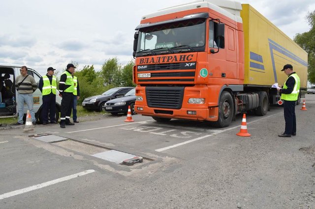 Весовой контроль на украинских дорогах должен проводиться по правилам, регламентированным приказом Укравтодора и МВД