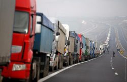 Очередь грузового автотранспорта на белорусской границе.
